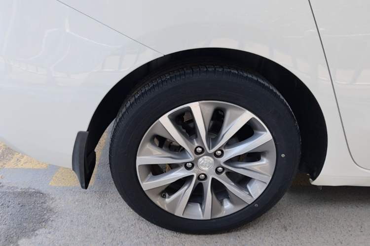 Used Buick GL6 2021 323T Mild Hybrid Connect Luxury Model Right Rear Wheel Hub