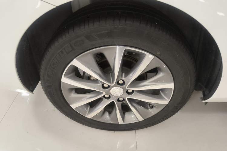 Used Buick GL6 2021 323T Mild Hybrid Connect Luxury Model Right Rear Wheel Hub