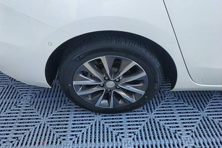 Used Buick GL6 2021 323T Mild Hybrid Connect Prestige Model Right Rear Wheel Hub