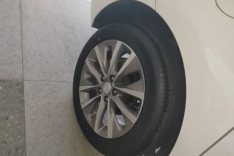 Used Buick GL6 2021 323T Mild Hybrid Connect Luxury Model Right Rear Wheel Hub