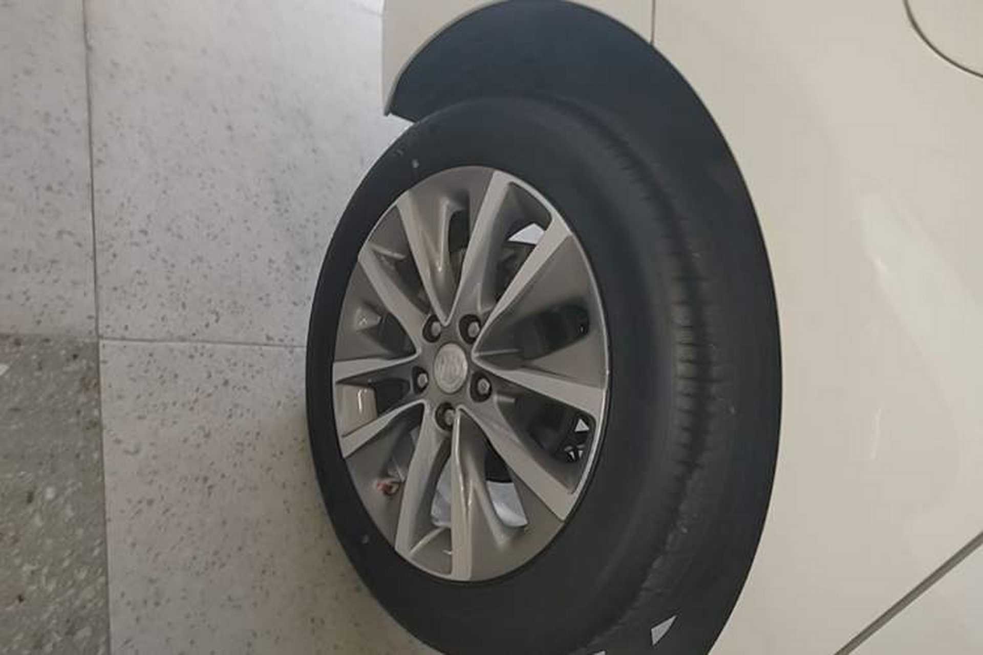 Used Buick GL6 2021 323T Mild Hybrid Connect Luxury Model Right Rear Wheel Hub