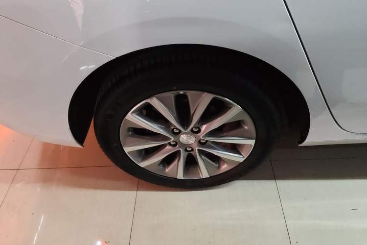 Used Buick GL6 2021 323T Mild Hybrid Connect Luxury Model Right Rear Wheel Hub