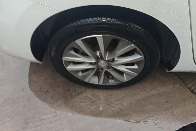 Used Buick GL6 2021 323T Mild Hybrid Connect Luxury Model Right Rear Wheel Hub