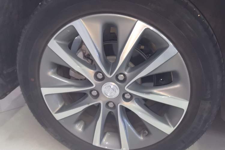 Used Buick GL6 2021 323T Mild Hybrid Connect Luxury Model Right Rear Wheel Hub