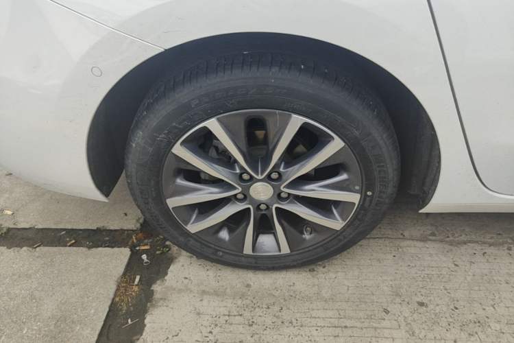 Used Buick GL6 2021 323T Mild Hybrid Connect Prestige Model Right Rear Wheel Hub