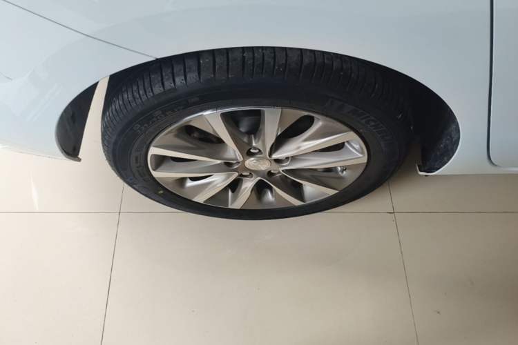 Used Buick GL6 2021 323T Mild Hybrid Connect Luxury Model Right Rear Wheel Hub