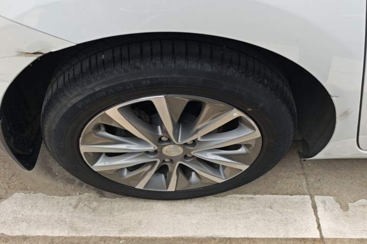 Used Buick GL6 2021 323T Mild Hybrid Connect Luxury Model Right Rear Wheel Hub