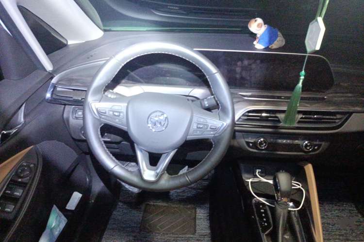 Used Buick GL6 2021 323T Mild Hybrid Connect Prestige Model Steering Wheel