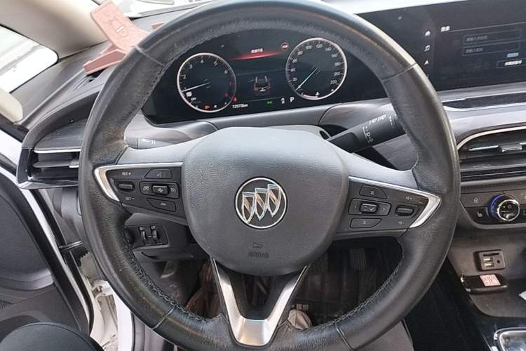 Used Buick GL6 2021 323T Mild Hybrid Connect Prestige Model Steering Wheel