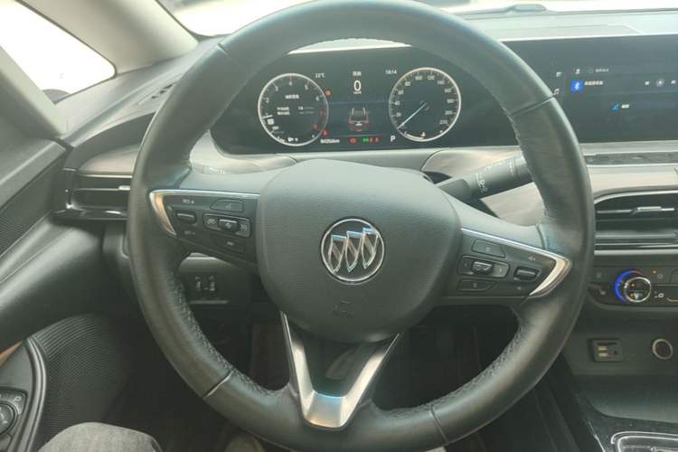 Used Buick GL6 2021 323T Mild Hybrid Connect Prestige Model Steering Wheel