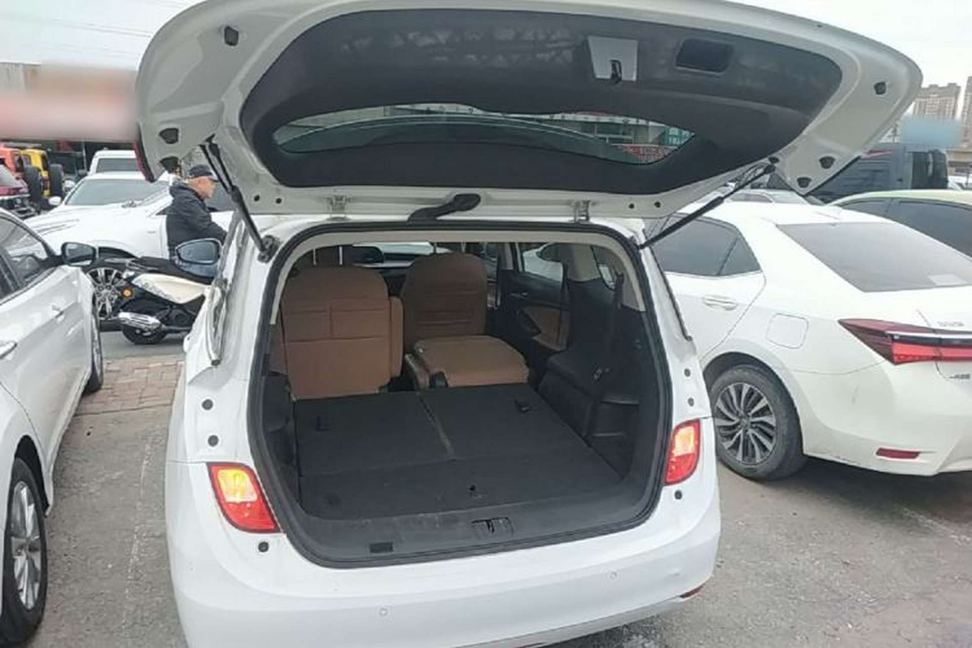 Used Buick GL6 2021 323T Mild Hybrid Connect Luxury Model Trunk