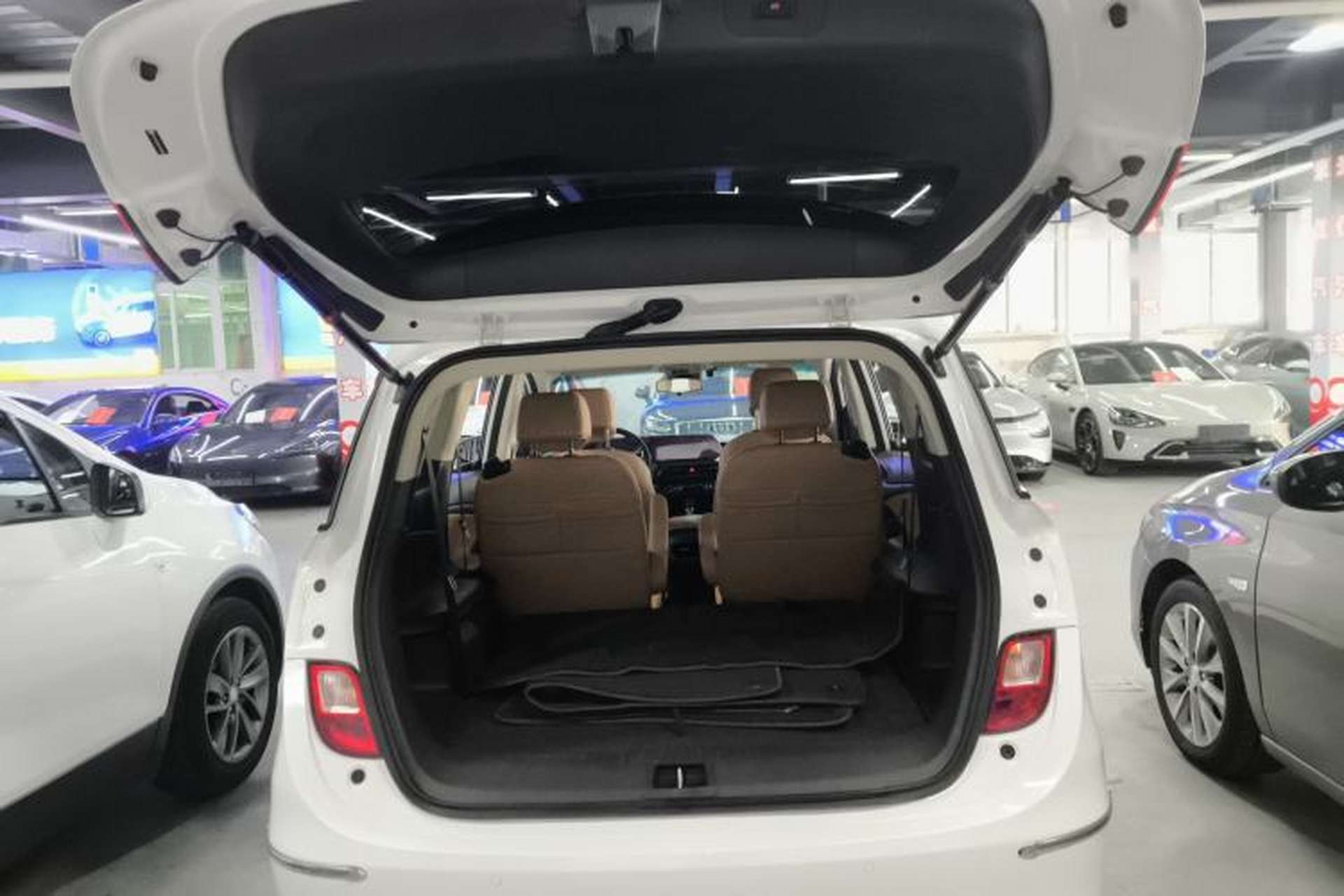 Used Buick GL6 2021 323T Mild Hybrid Connect Prestige Model Trunk