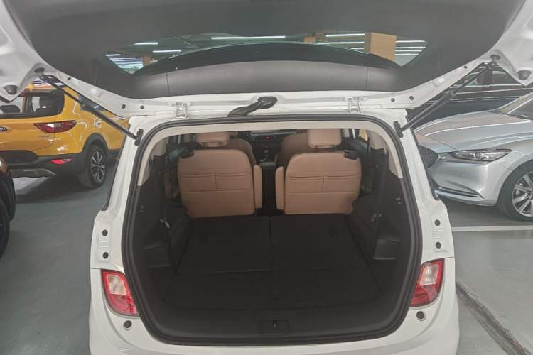 Used Buick GL6 2021 323T Mild Hybrid Connect Luxury Model Trunk