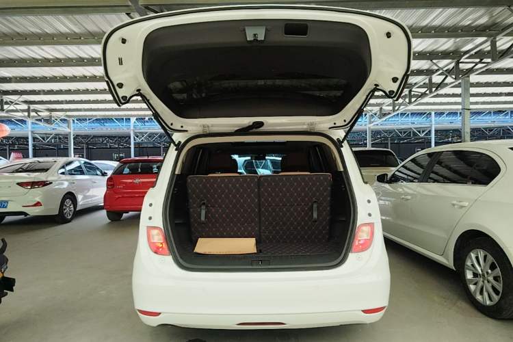 Used Buick GL6 2021 323T Mild Hybrid Connect Luxury Model Trunk