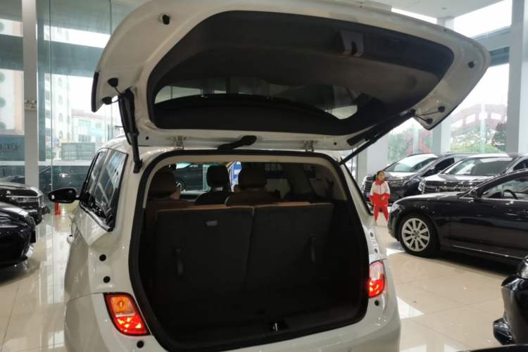 Used Buick GL6 2021 323T Mild Hybrid Connect Prestige Model Trunk