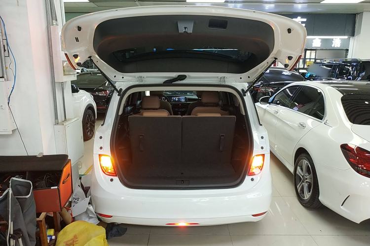 Used Buick GL6 2021 323T Mild Hybrid Connect Luxury Model Trunk