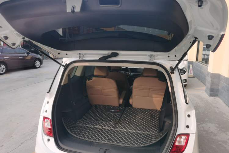 Used Buick GL6 2021 323T Mild Hybrid Connect Luxury Model Trunk