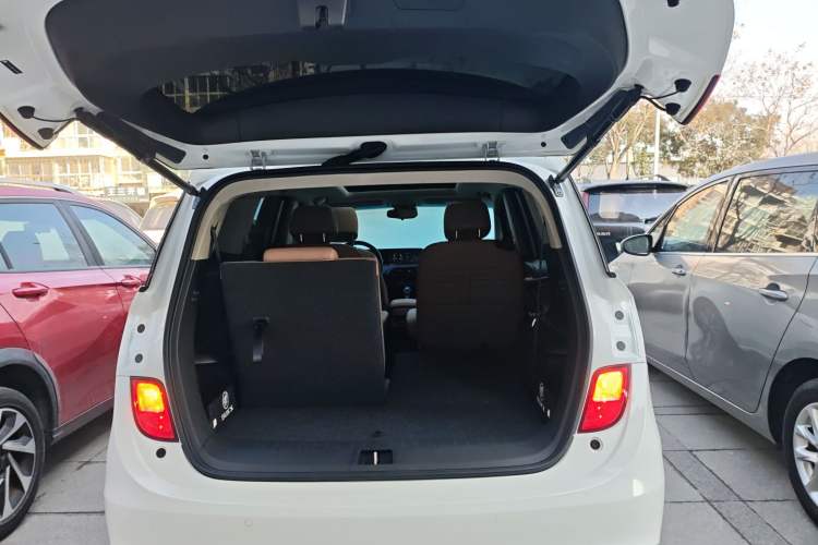 Used Buick GL6 2021 323T Mild Hybrid Connect Prestige Model Trunk