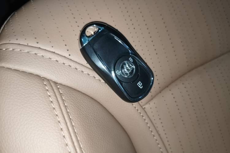 Used Buick GL6 2021 323T Mild Hybrid Connect Luxury Model Vehicle Key