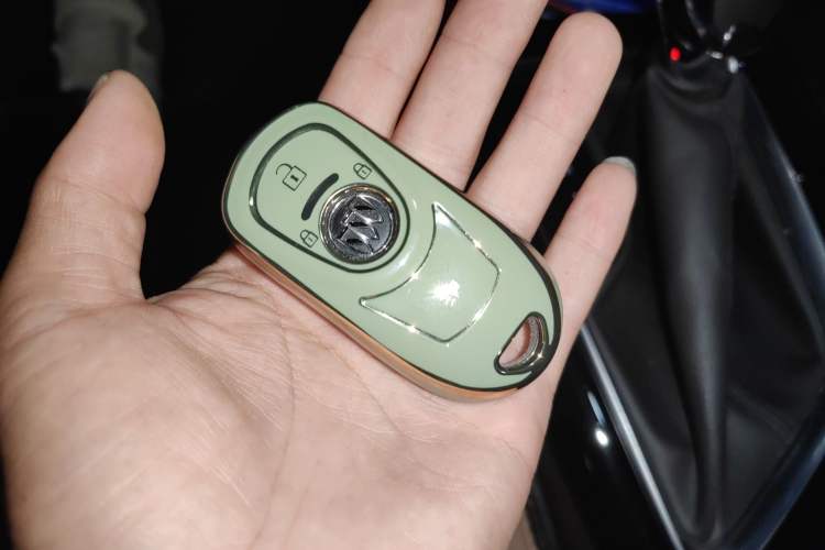 Used Buick GL6 2021 323T Mild Hybrid Connect Luxury Model Vehicle Key