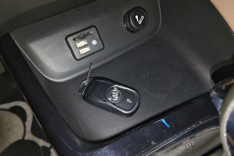 Used Buick GL6 2021 323T Mild Hybrid Connect Luxury Model Vehicle Key