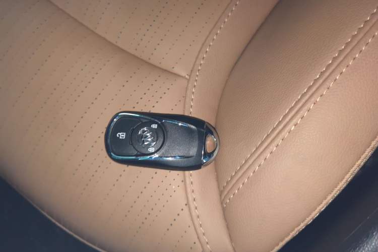 Used Buick GL6 2021 323T Mild Hybrid Connect Luxury Model Vehicle Key