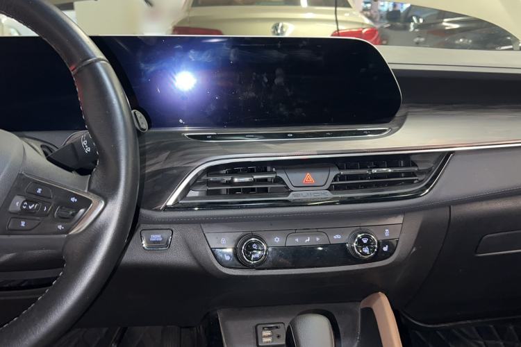 Used Buick GL6 2021 323T Mild Hybrid Connect Luxury Model Audio And AC Panel