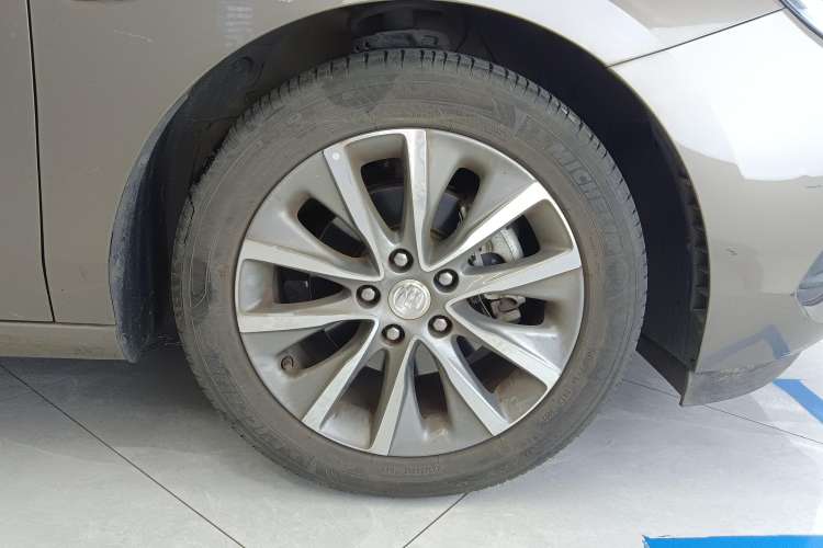 Used Buick GL6 2021 323T Mild Hybrid Connect Luxury Model Right Rear Wheel Hub