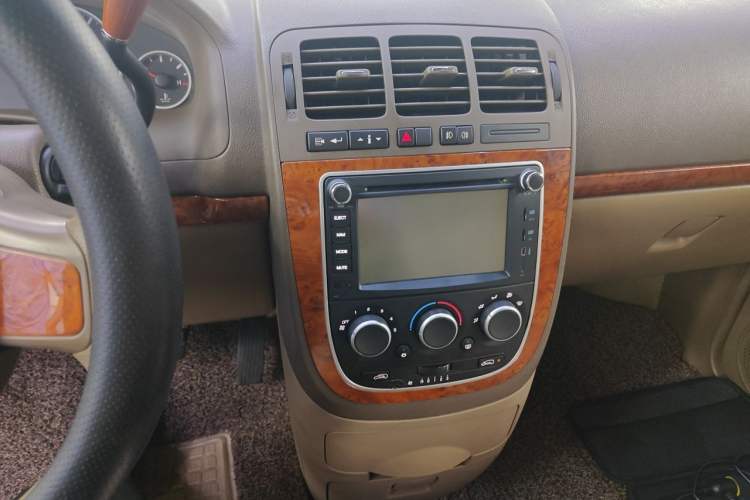 Used Buick GL8 2006 Lu Zun 3.0L CT Comfort Edition Audio And AC Panel