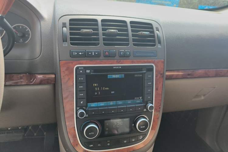 Used Buick GL8 2006 Lu Zun 3.0L LT Luxury Edition Audio And AC Panel
