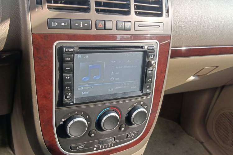 Used Buick GL8 2006 Lu Zun 3.0L CT Comfort Edition Audio And AC Panel