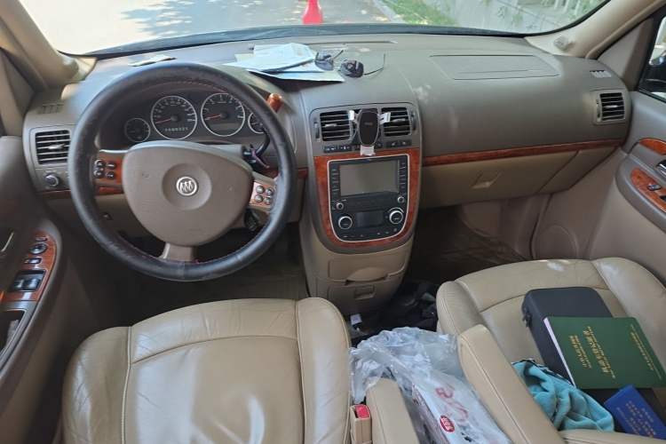 Used Buick GL8 2006 Lu Zun 3.0L XT Navigation Edition Center Console