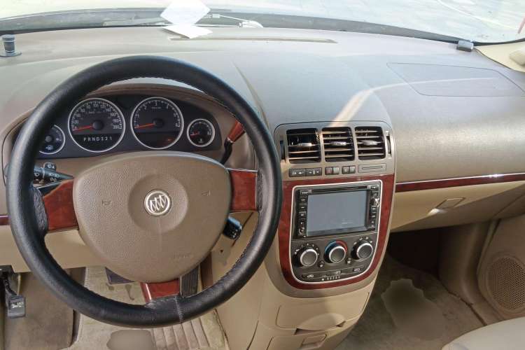 Used Buick GL8 2006 Lu Zun 3.0L CT Comfort Edition Center Console