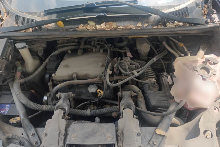 Used Buick GL8 2006 Lu Zun 3.0L CT Comfort Edition Engine Bay