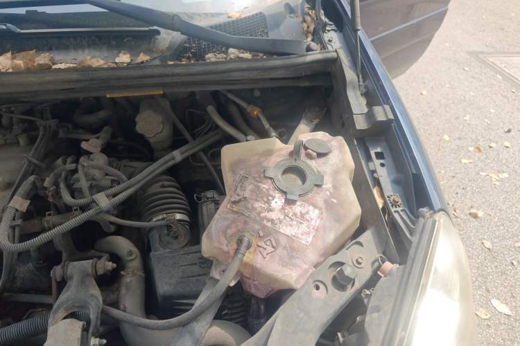 Used Buick GL8 2006 Lu Zun 3.0L CT Comfort Edition Engine Bay Left