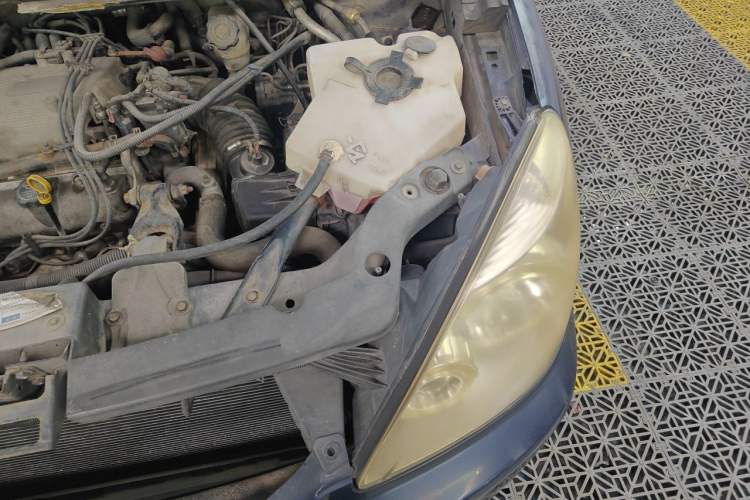 Used Buick GL8 2006 Lu Zun 3.0L CT Comfort Edition Engine Bay Left