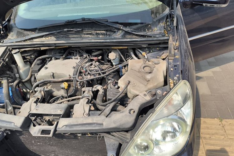Used Buick GL8 2006 Lu Zun 3.0L LT Luxury Edition Engine Bay Left
