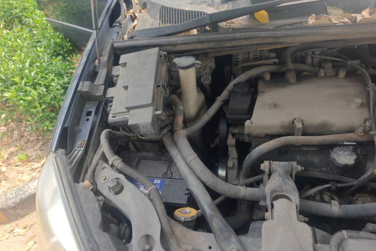 Used Buick GL8 2006 Lu Zun 3.0L CT Comfort Edition Engine Bay Right