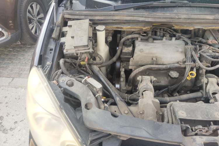 Used Buick GL8 2006 Lu Zun 3.0L CT Comfort Edition Engine Bay Right
