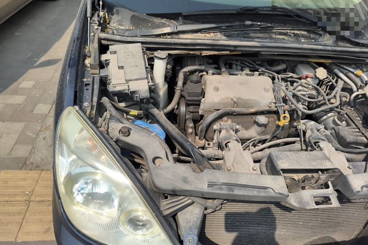 Used Buick GL8 2006 Lu Zun 3.0L LT Luxury Edition Engine Bay Right