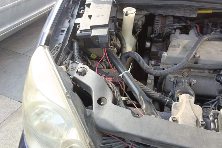 Used Buick GL8 2006 Lu Zun 3.0L CT Comfort Edition Engine Bay Right