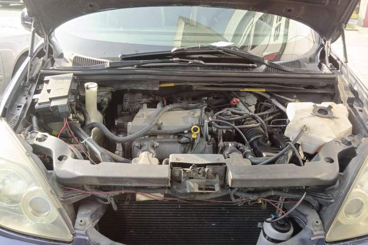 Used Buick GL8 2006 Lu Zun 3.0L CT Comfort Edition Engine Bay