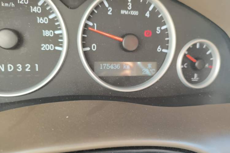 Used Buick GL8 2006 Lu Zun 3.0L LT Luxury Edition Odometer Close Up