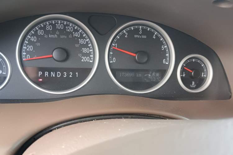 Used Buick GL8 2006 Lu Zun 3.0L CT Comfort Edition Odometer Close Up