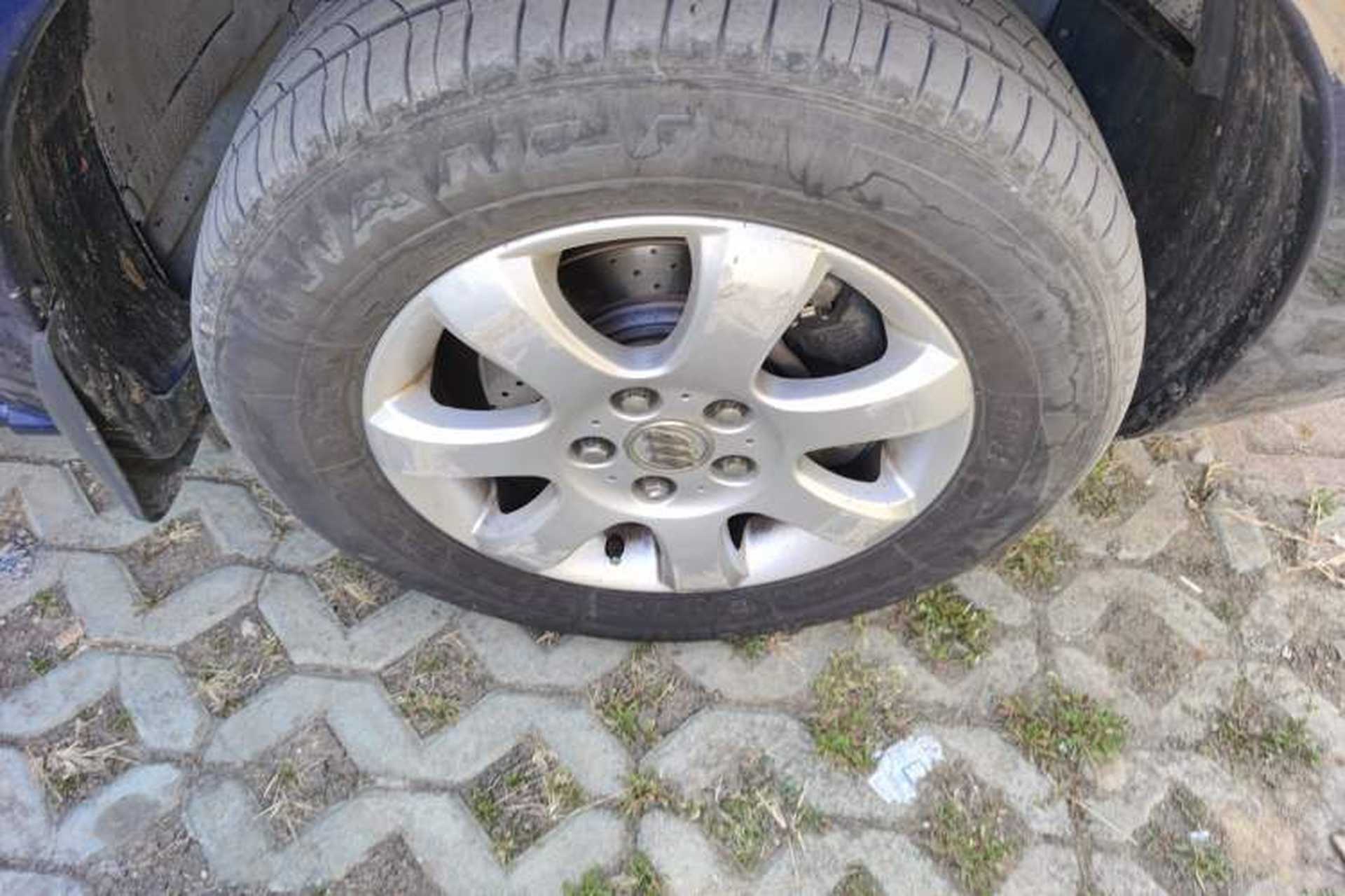 Used Buick GL8 2006 Lu Zun 3.0L LT Luxury Edition Right Front Wheel Hub