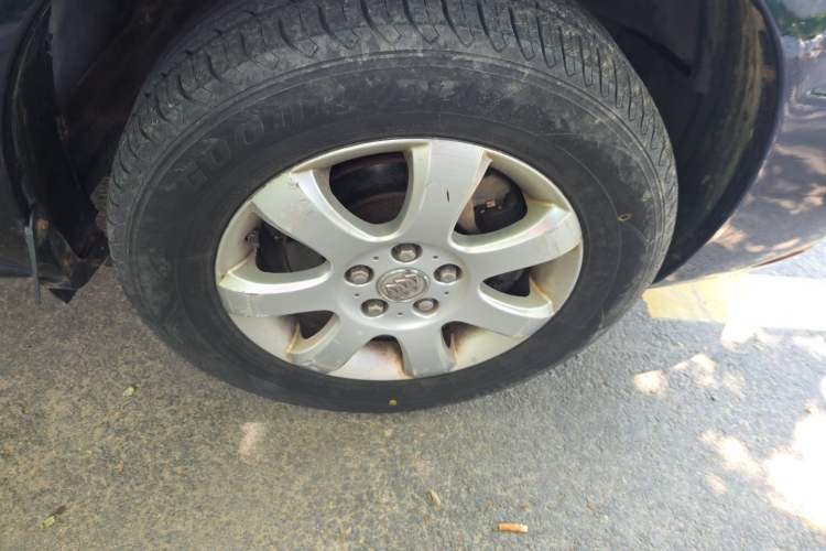 Used Buick GL8 2006 Lu Zun 3.0L XT Navigation Edition Right Front Wheel Hub