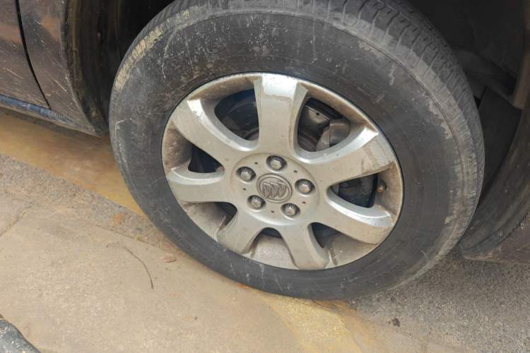 Used Buick GL8 2006 Lu Zun 3.0L CT Comfort Edition Right Front Wheel Hub