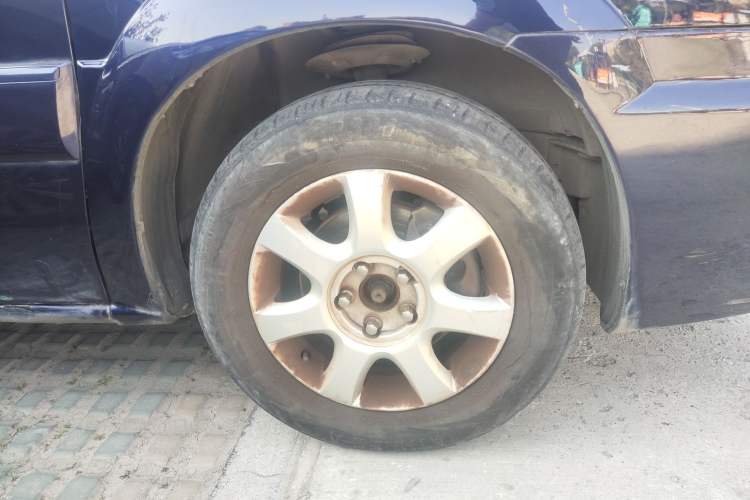 Used Buick GL8 2006 Lu Zun 3.0L CT Comfort Edition Right Front Wheel Hub