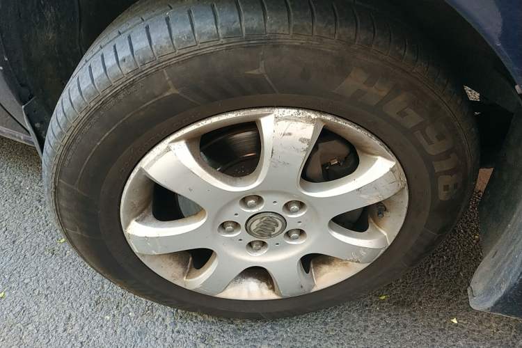 Used Buick GL8 2006 Lu Zun 3.0L CT Comfort Edition Right Front Wheel Hub