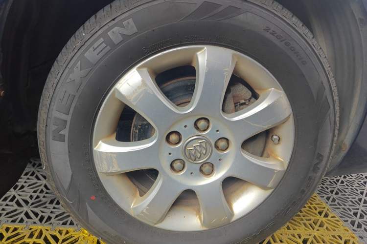 Used Buick GL8 2006 Lu Zun 3.0L CT Comfort Edition Right Front Wheel Hub